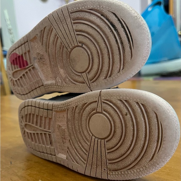 Nike Air Jordan 1 High OG Atmosphere/Bubble Gum CU0450-641 Child Shoe 9C - Picture 4 of 10